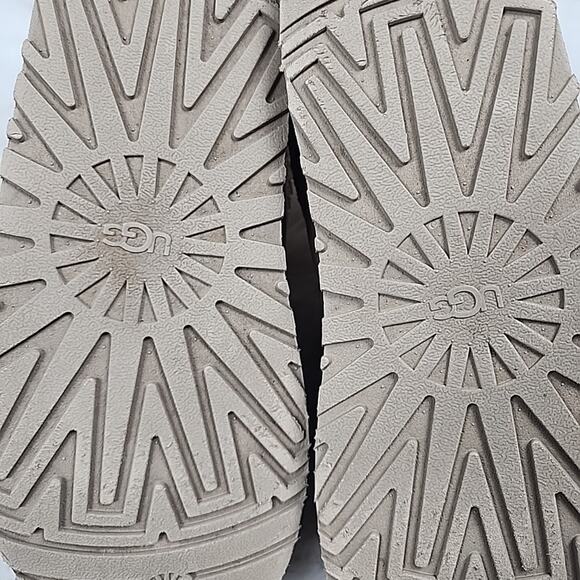 UGG Tazz Slipper Women's Clogs Size 10 Sand Suede Sheepskin Platform - Picture 9 of 10